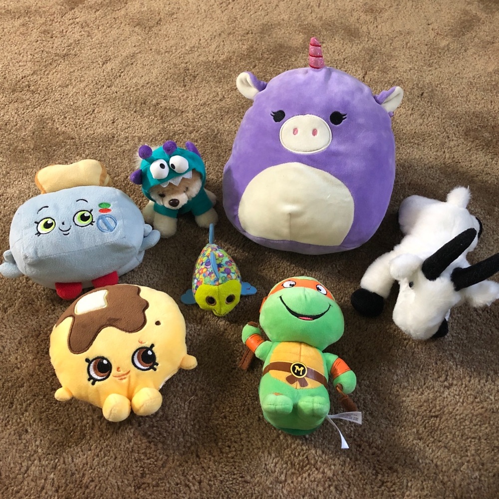 Lot of 7 Stuffed animals and plushies